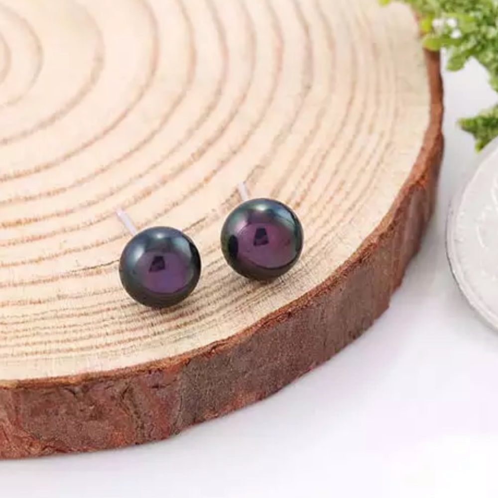 🌟 Black Freshwater Pearl Stud Earrings